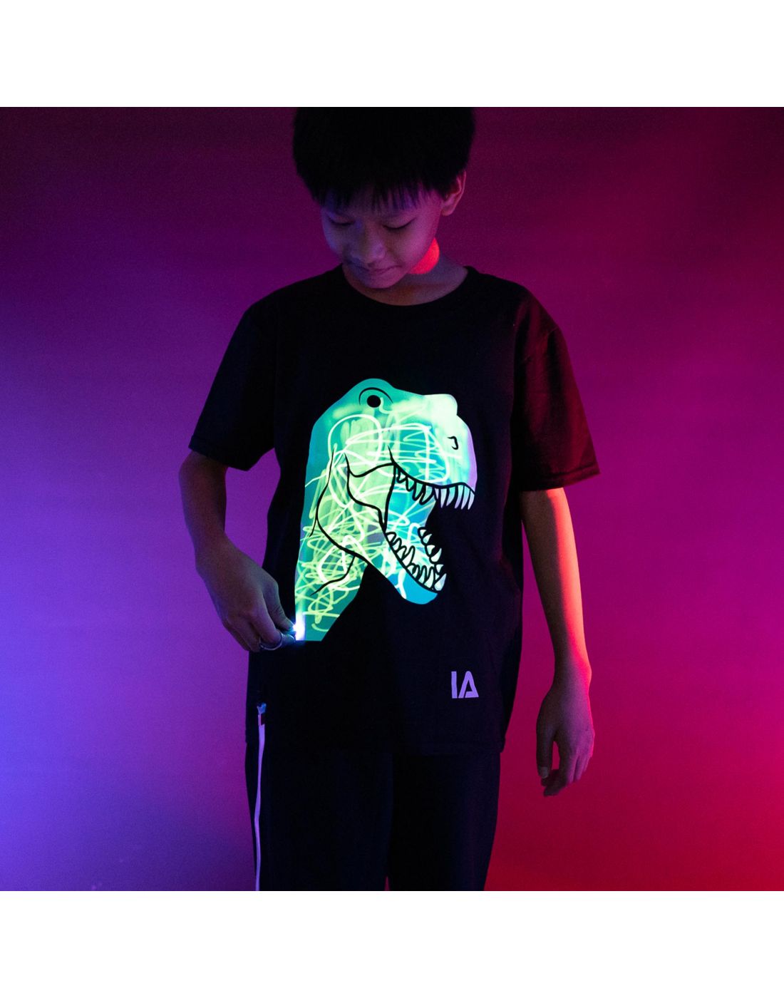 Illuminated Apparel.Παιδική Μπλούζα Interactive Glow Dinosaur