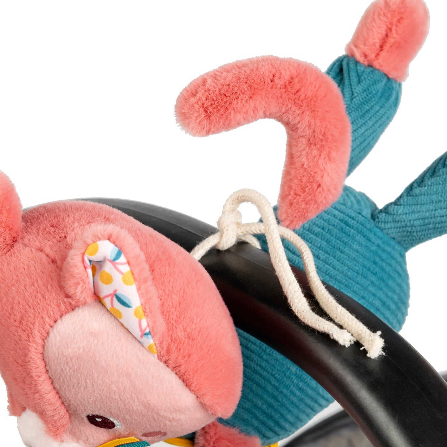 LILLIPUTIENS. Κρεμαστό υφασμάτινο κουκλάκι δραστηριοτήτων Jeanne