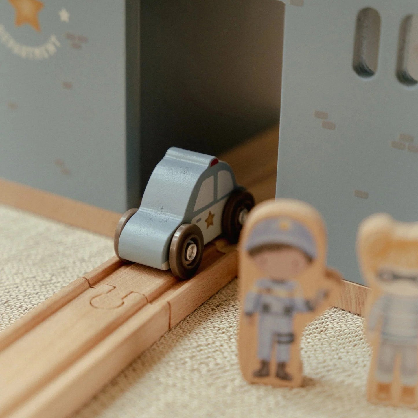 LITTLE DUTCH. Ξύλινο αστυνομικό τμήμα με αξεσουάρ FSC