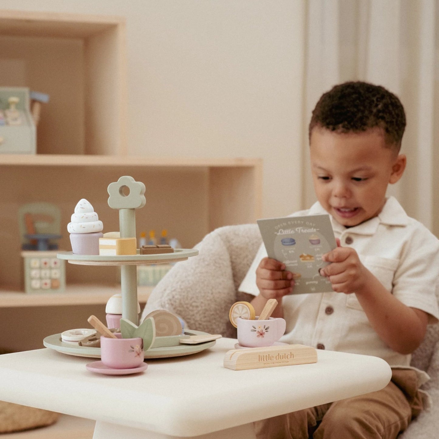 LITTLE DUTCH. Ξύλινη διώροφη πιατέλα με γλυκίσματα FSC