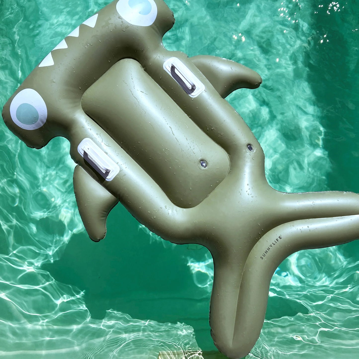 SunnyLife. Παιδικό στρώμα θαλάσσης Salty the Shark Khaki