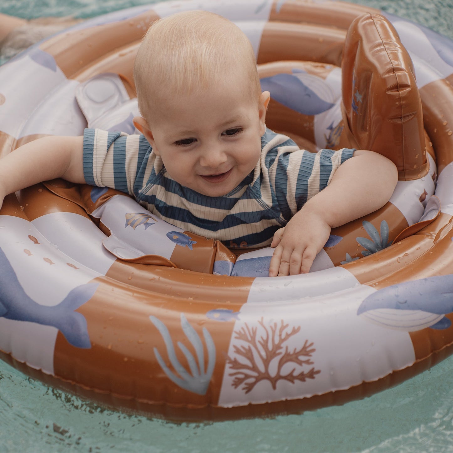 LITTLE DUTCH. Ολόσωμο κοντομάνικο μαγιό Ocean Blue Stripes