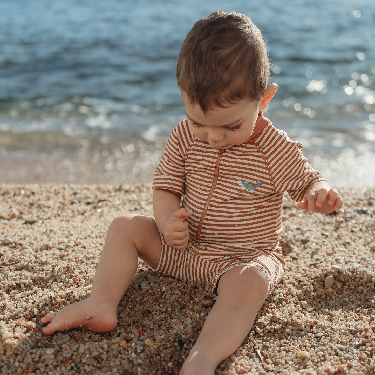 LITTLE DUTCH. Ολόσωμο κοντομάνικο μαγιό Ocean Brown Stripes