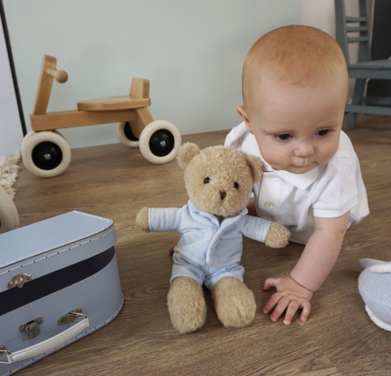 Egmont Toys. Βαλιτσάκι Morris με τα ρούχα του