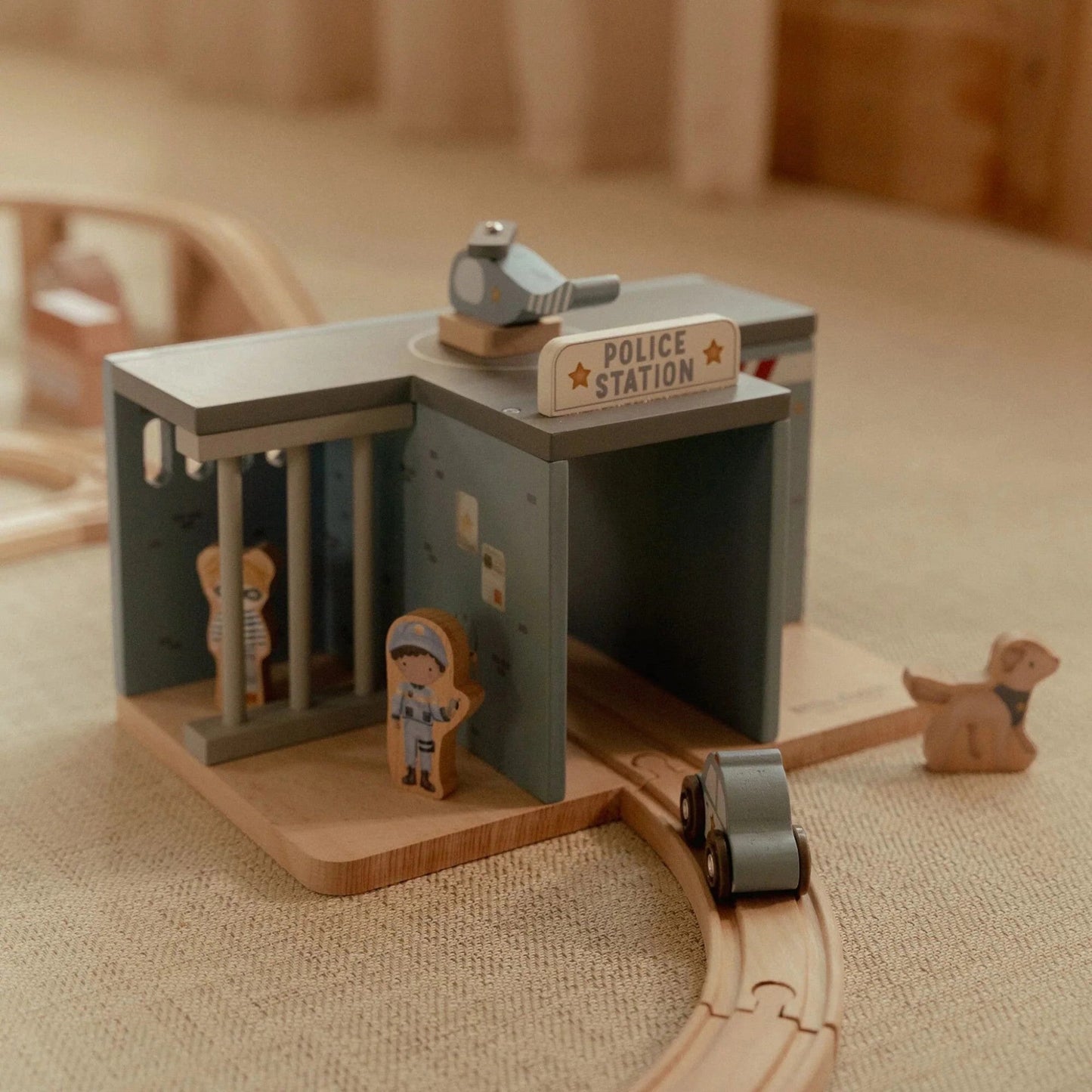 LITTLE DUTCH. Ξύλινο αστυνομικό τμήμα με αξεσουάρ FSC