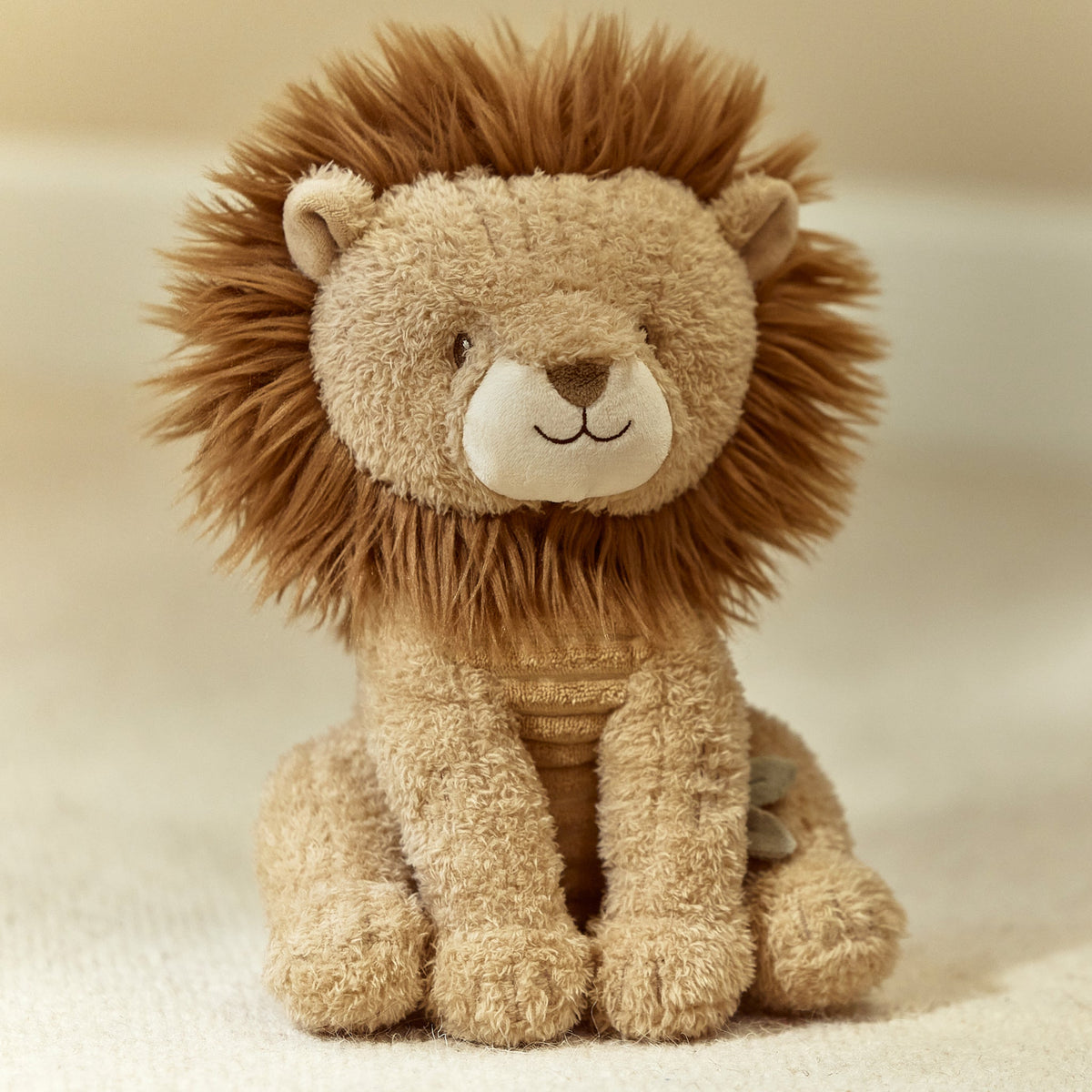LITTLE DUTCH. Υφασμάτινο λιονταράκι Safari Friends 25εκ. GRS