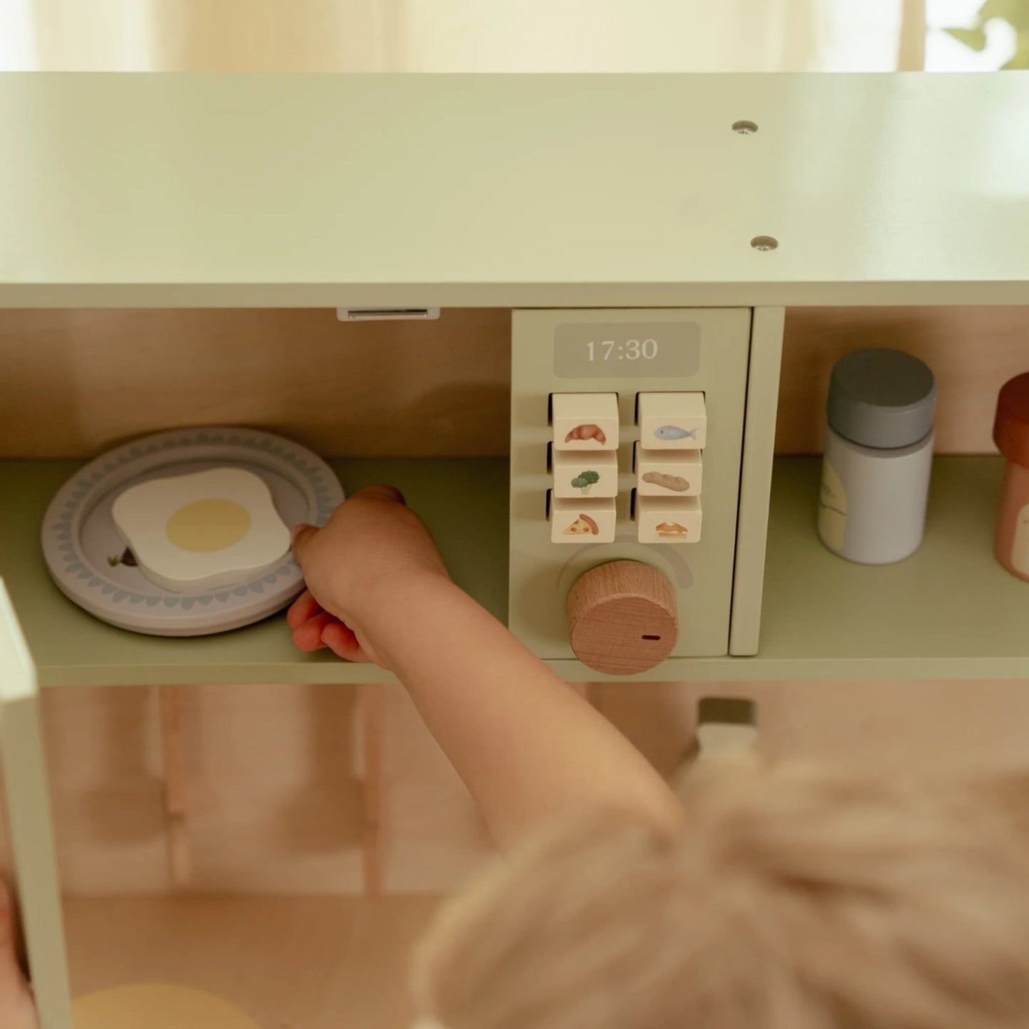 LITTLE DUTCH. Ξύλινη κουζίνα με αξεσουάρ παιχνιδιού Μέντα FSC