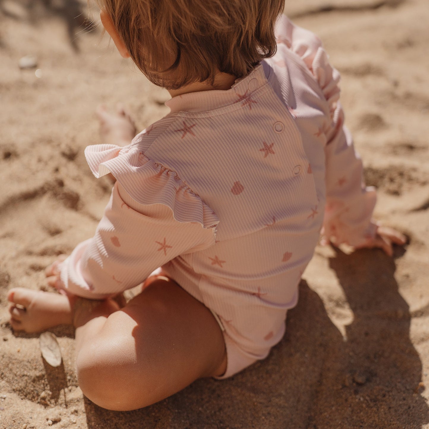 LITTLE DUTCH. Ολόσωμο μακρυμάνικο μαγιό με βολάν Dreamy Seashells