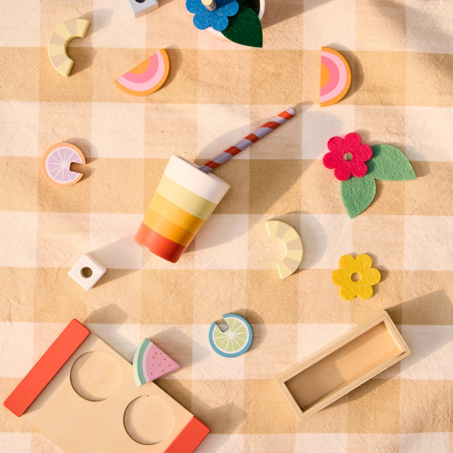 KIDS CONCEPT. Ξύλινο σετ παιχνιδιού με φρουτοποτά KID'S HUB