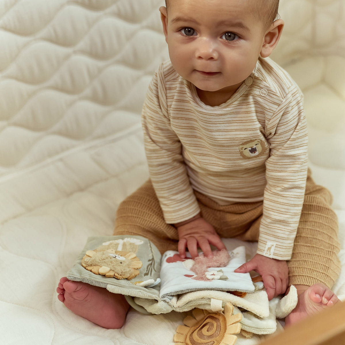 LITTLE DUTCH. Υφασμάτινο βιβλιαράκι δραστηριοτήτων μικρό Safari Friends