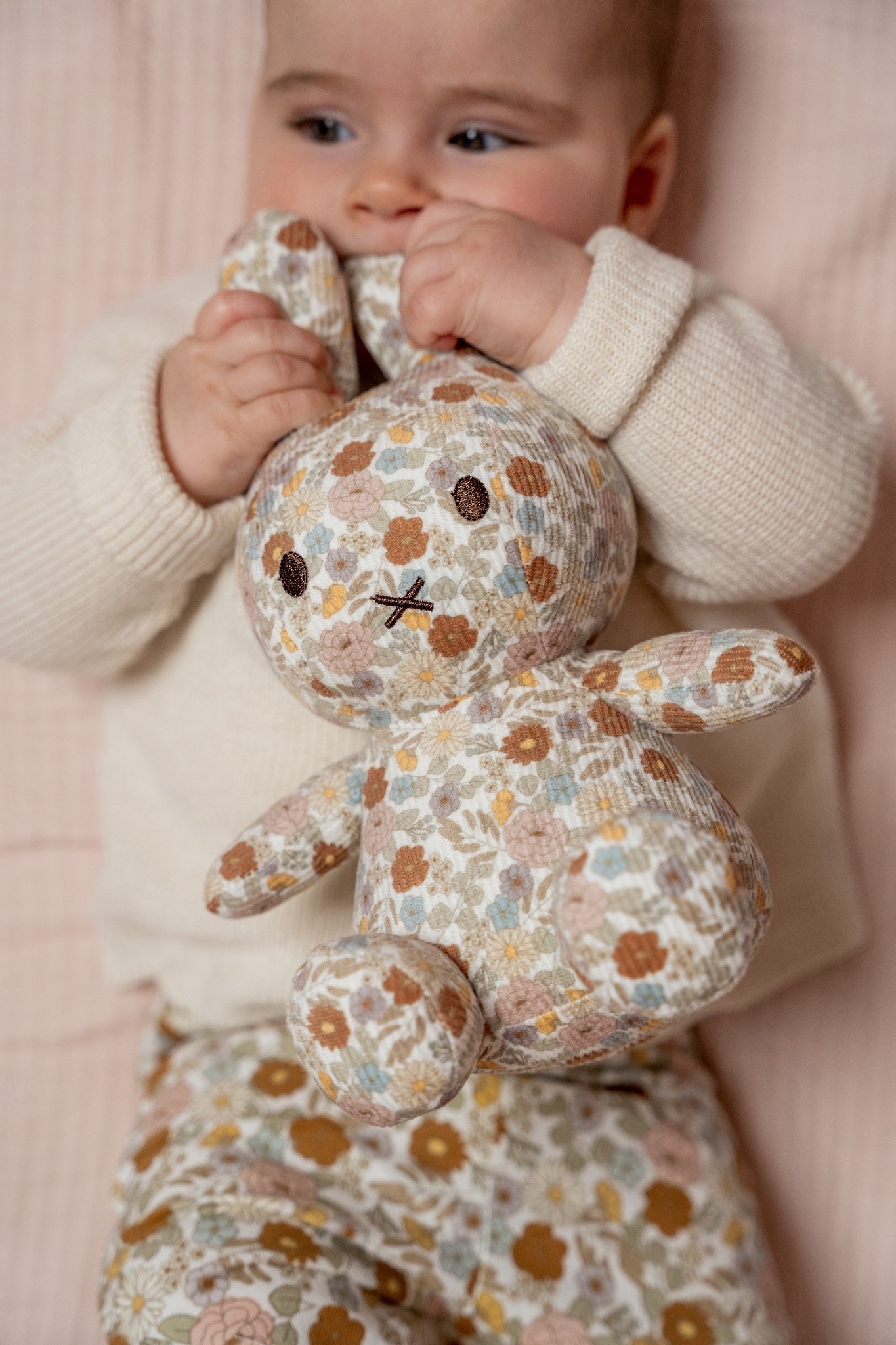 LITTLE DUTCH. Υφασμάτινο κουκλάκι Miffy Vintage Little Flowers all over 25cm