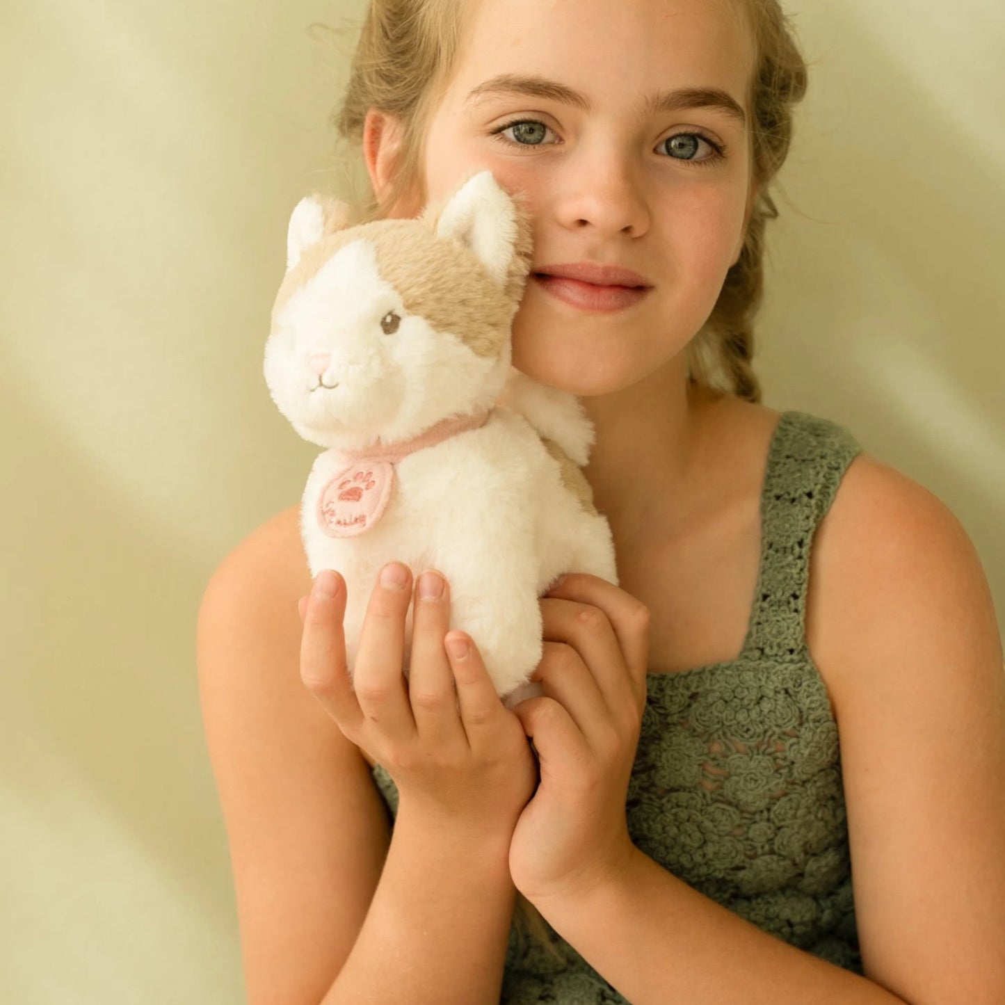 LITTLE DUTCH. Υφασμάτινη γατούλα Marley σε καλαθούνα GRS