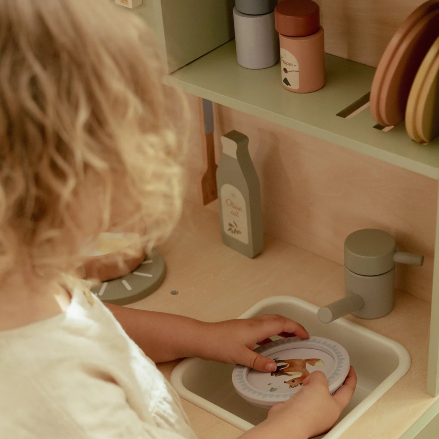 LITTLE DUTCH. Ξύλινη κουζίνα με αξεσουάρ παιχνιδιού Μέντα FSC