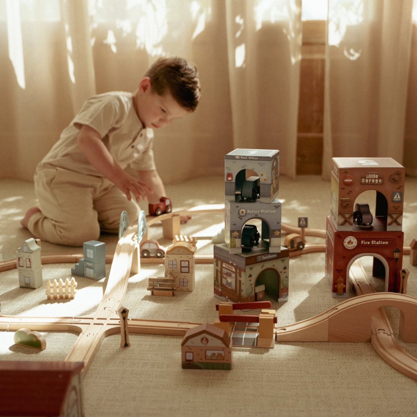 LITTLE DUTCH. Πυραμίδα ταξινόμησης με αυτοκινητάκια FSC