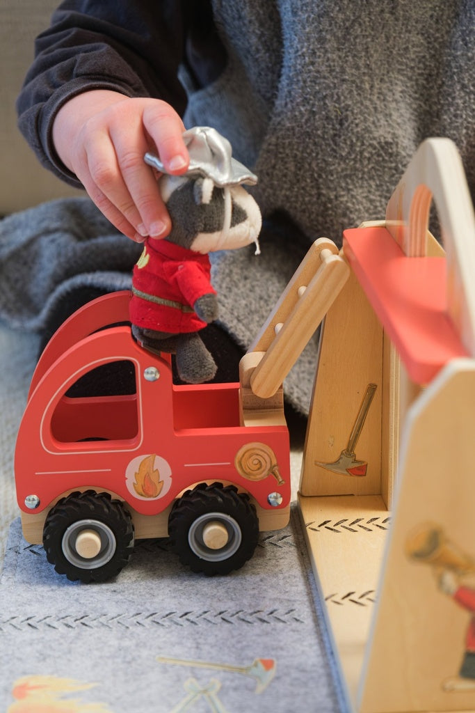 Egmont Toys. Πυροσβεστικό Όχημα με Μικρό Φιλαράκι – Μικρό