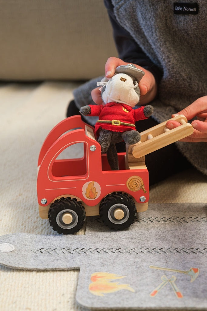 Egmont Toys. Πυροσβεστικό Όχημα με Μικρό Φιλαράκι – Μικρό