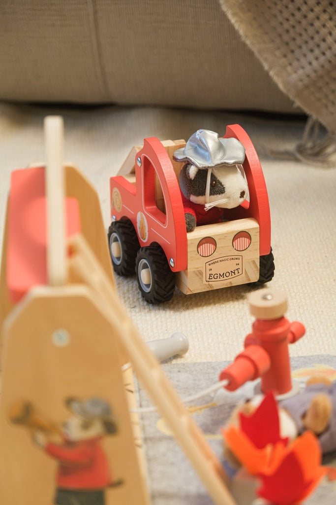 Egmont Toys. Πυροσβεστικό Όχημα με Μικρό Φιλαράκι – Μικρό