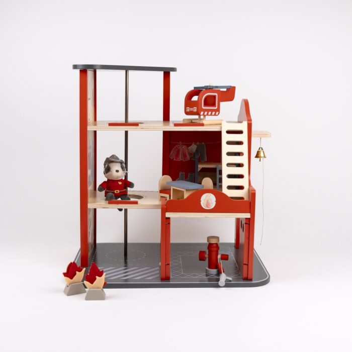 Egmont Toys. Μεγάλος Πυροσβεστικός Σταθμός με Αξεσουάρ και Μικρό Φιλαράκι