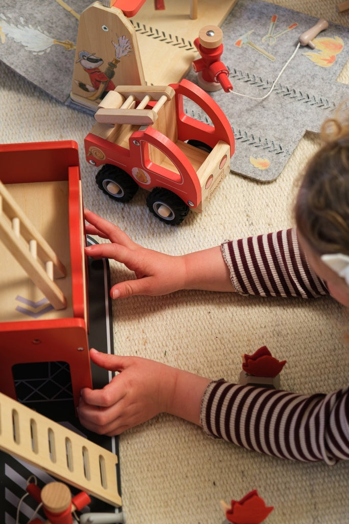 Egmont Toys. Μεγάλος Πυροσβεστικός Σταθμός με Αξεσουάρ και Μικρό Φιλαράκι
