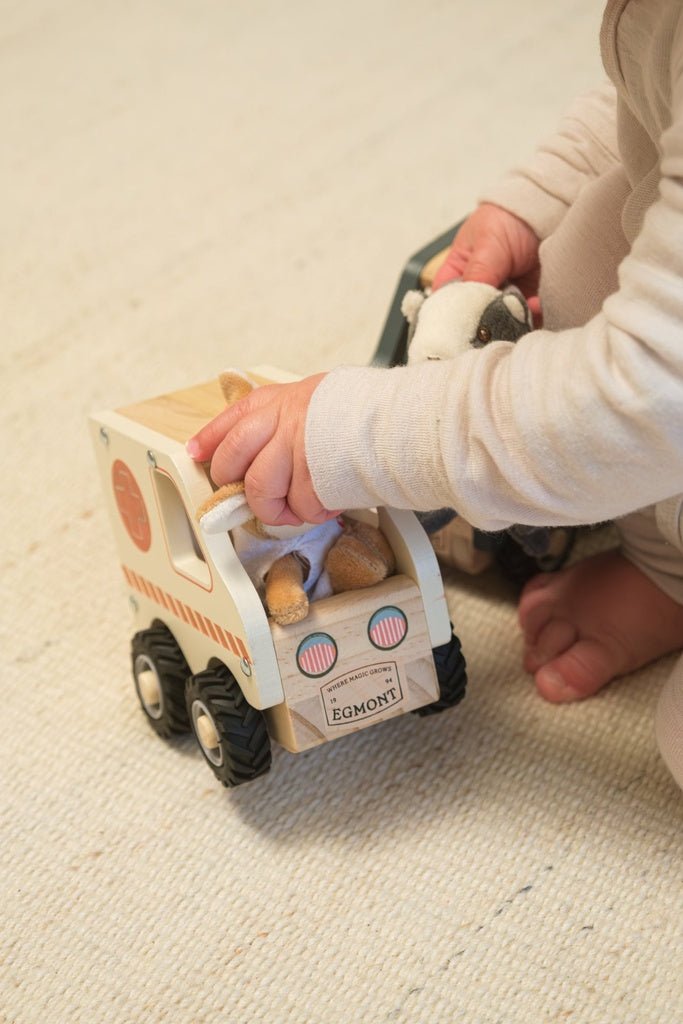 Egmont Toys. Ασθενοφόρο με Μικρό Φιλαράκι