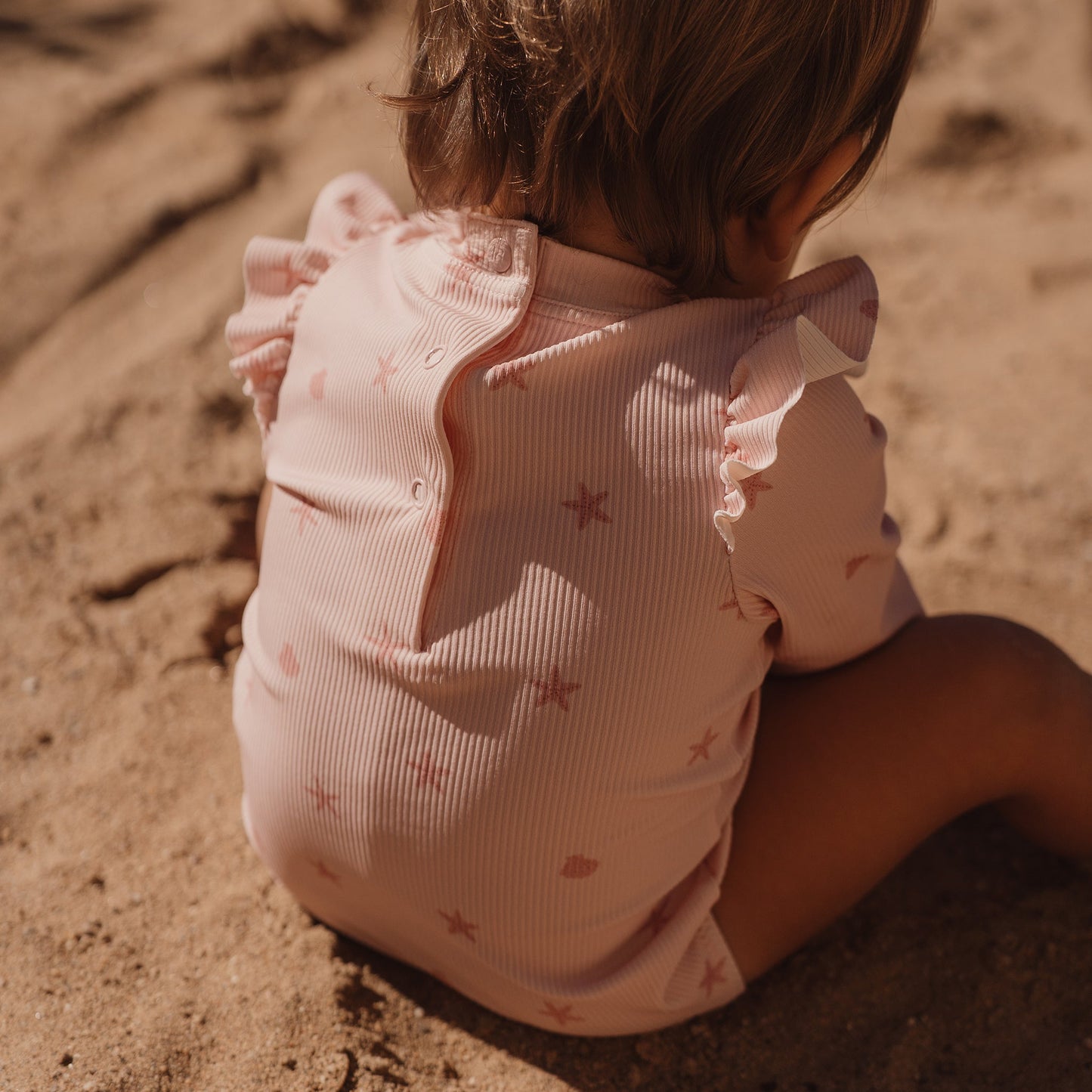 LITTLE DUTCH. Ολόσωμο μακρυμάνικο μαγιό με βολάν Dreamy Seashells