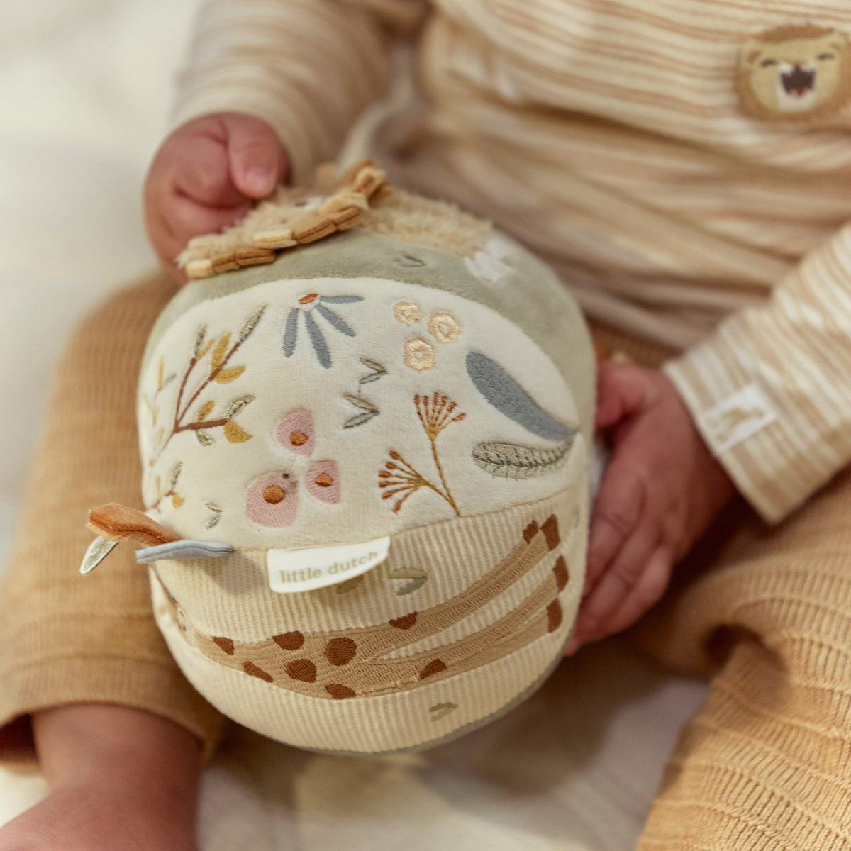 LITTLE DUTCH. Υφασμάτινη μπάλα δραστηριοτήτων Safari Friends GRS