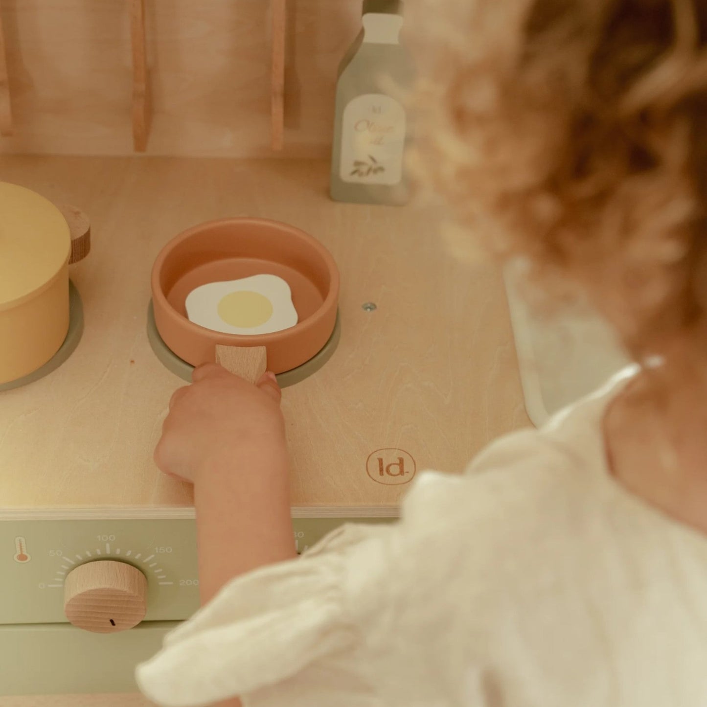 LITTLE DUTCH. Ξύλινη κουζίνα με αξεσουάρ παιχνιδιού Μέντα FSC