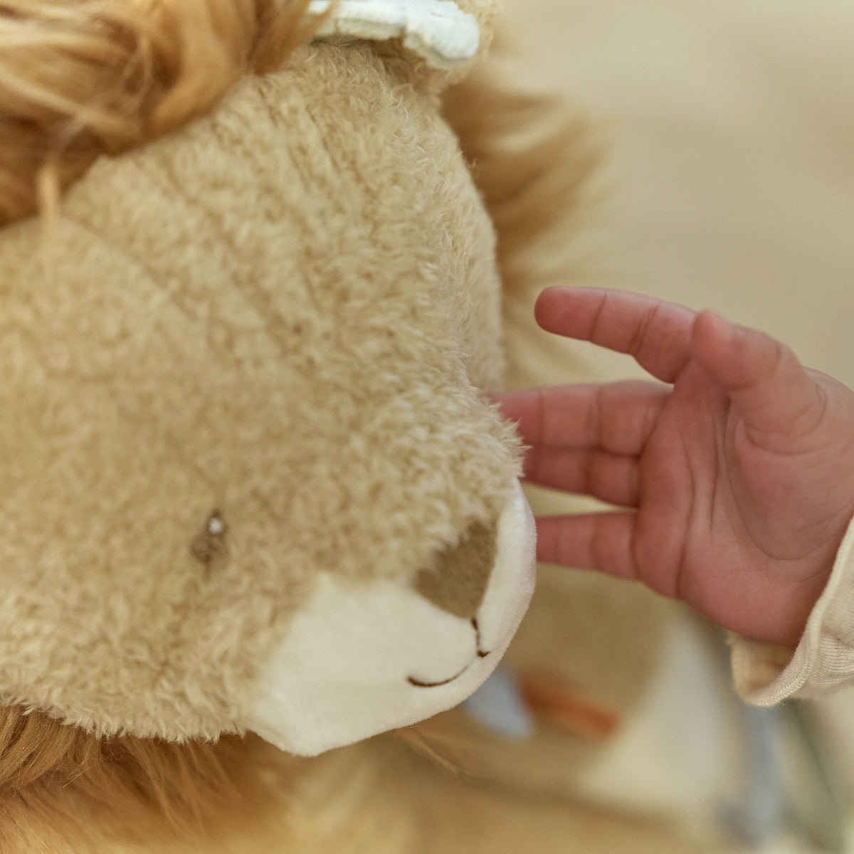 LITTLE DUTCH. Υφασμάτινο λιονταράκι δραστηριοτήτων Safari Friends GRS