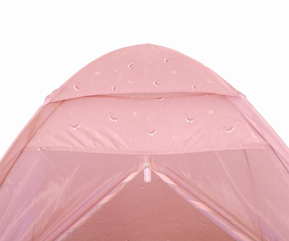 MONNËKA. Σκηνή Παραλίας με Τούλι Pink Whale