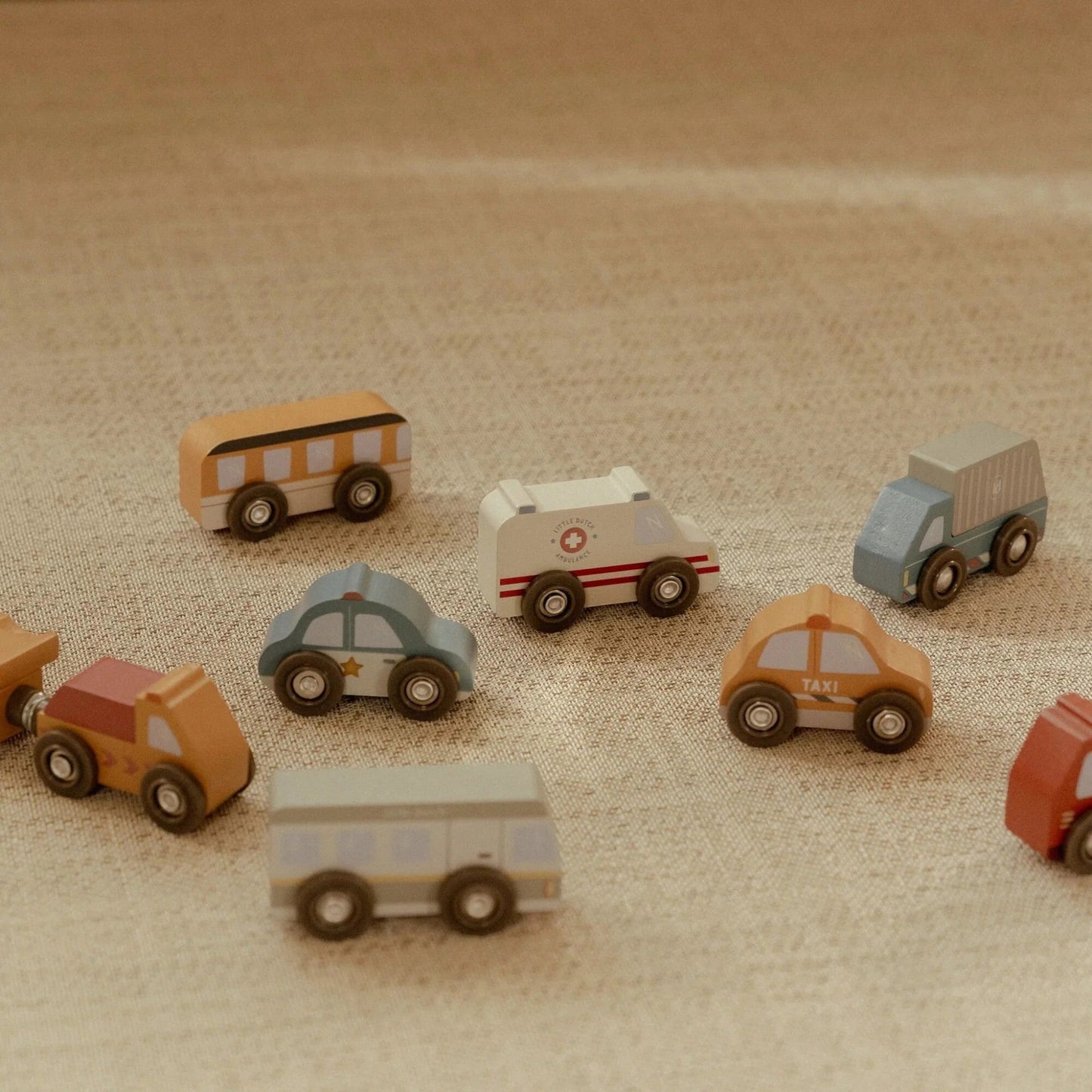 LITTLE DUTCH. Σετ ξύλινων οχημάτων παιχνιδιού FSC