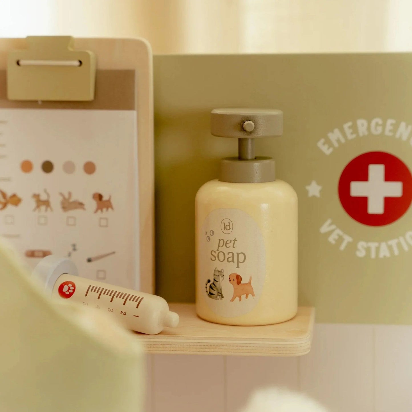 LITTLE DUTCH. Ξύλινο κτηνιατρείο FSC