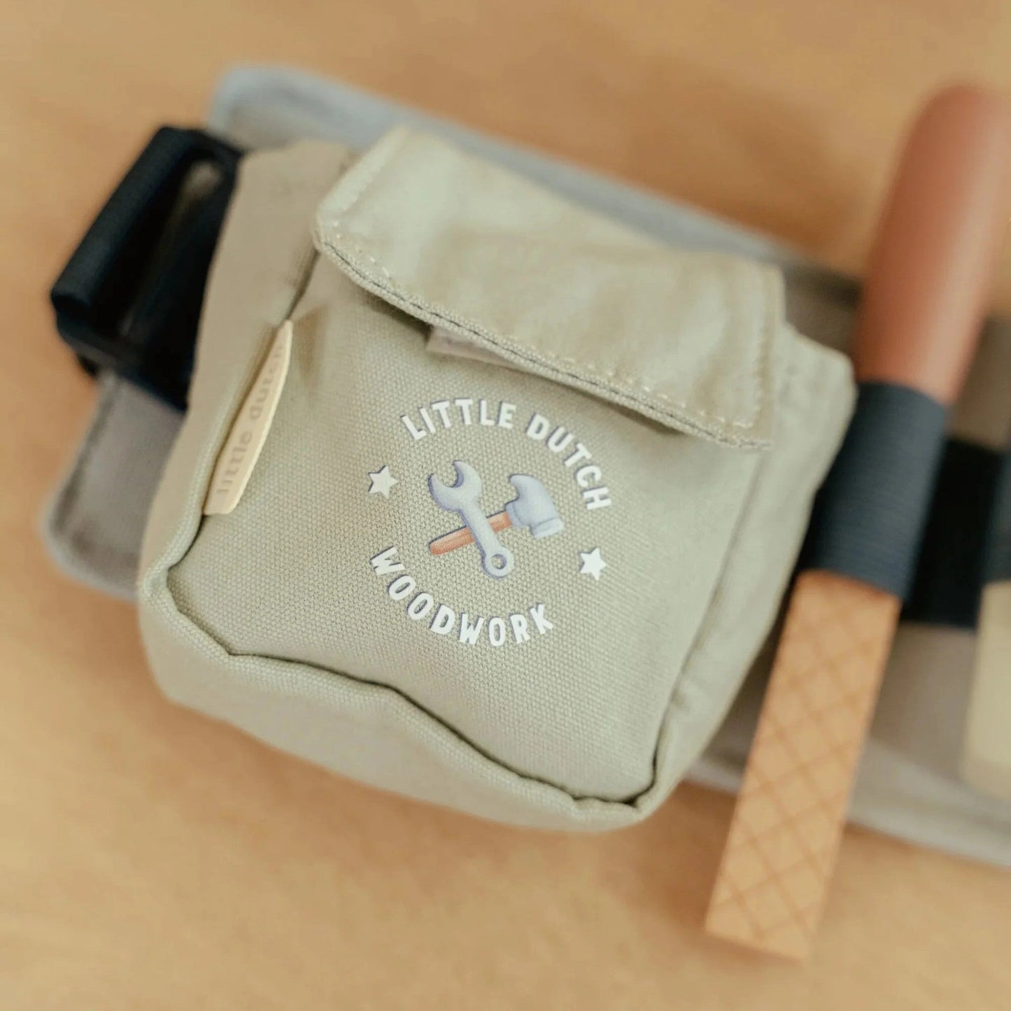 LITTLE DUTCH. Ζώνη μαστοράκου με ξύλινα εργαλεία FSC