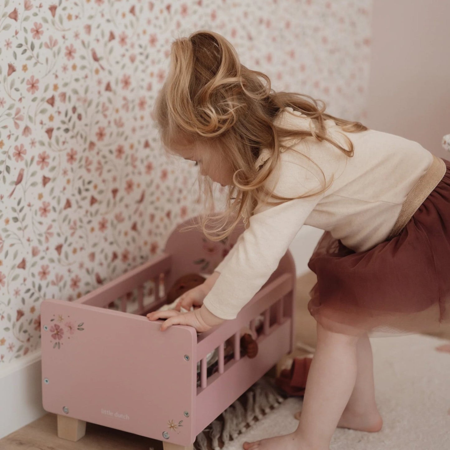 LITTLE DUTCH. Ξύλινο κρεβατάκι για κούκλες FSC