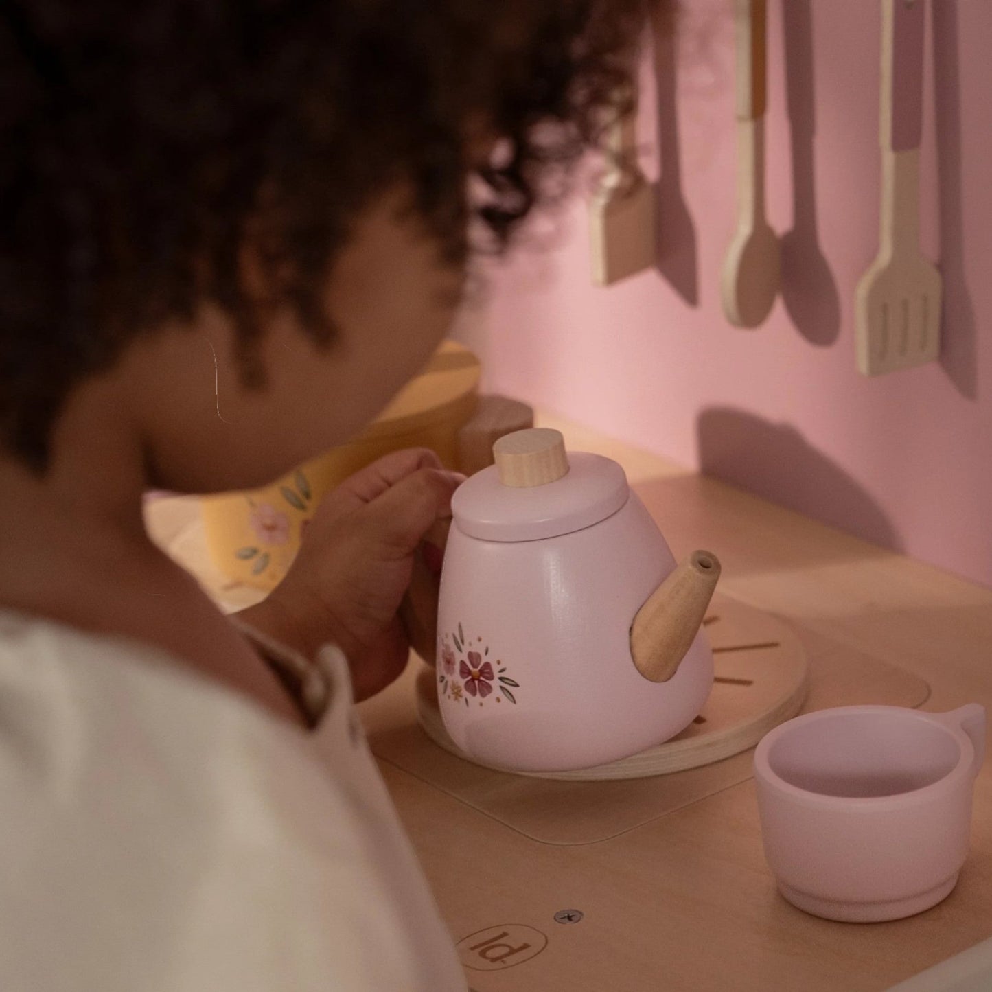 LITTLE DUTCH. Ξύλινη κουζίνα με αξεσουάρ παιχνιδιού Ροζ FSC