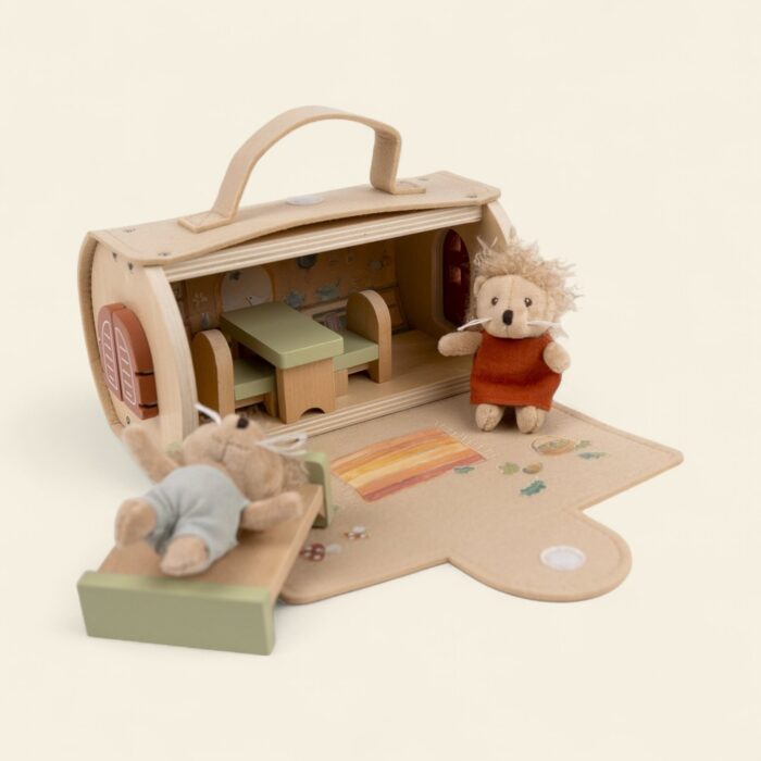 Egmont Toys. Ξύλινο Σπιτάκι με Μικρά Φιλαράκια