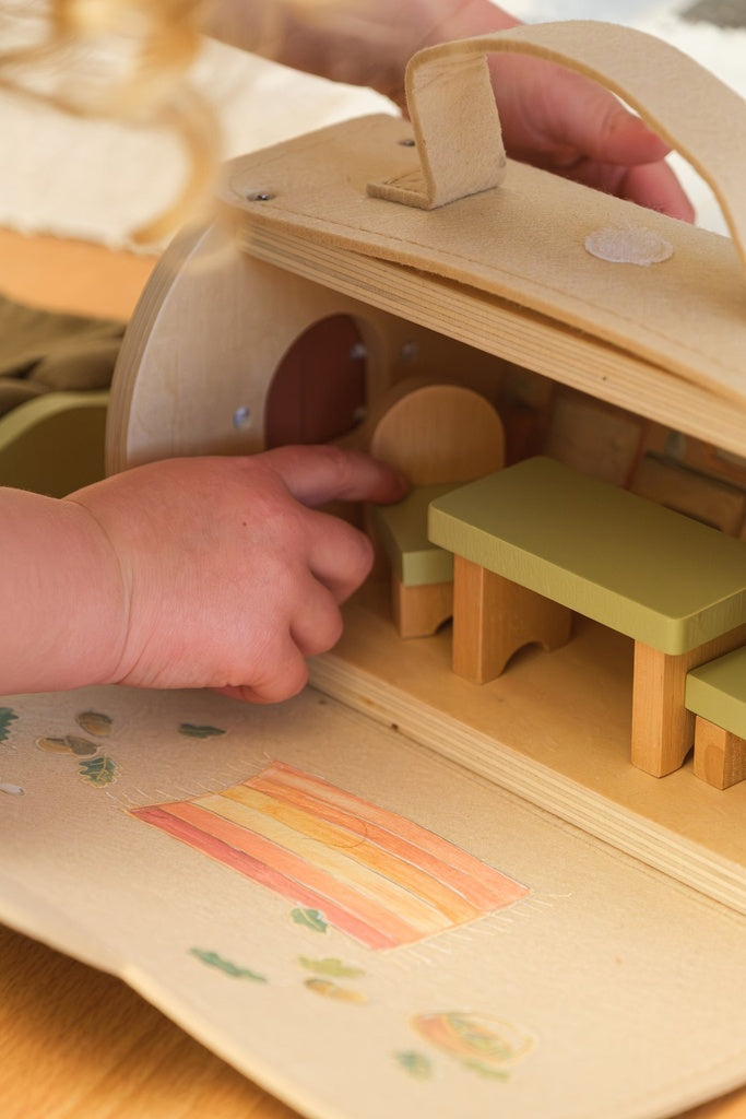Egmont Toys. Ξύλινο Σπιτάκι με Μικρά Φιλαράκια