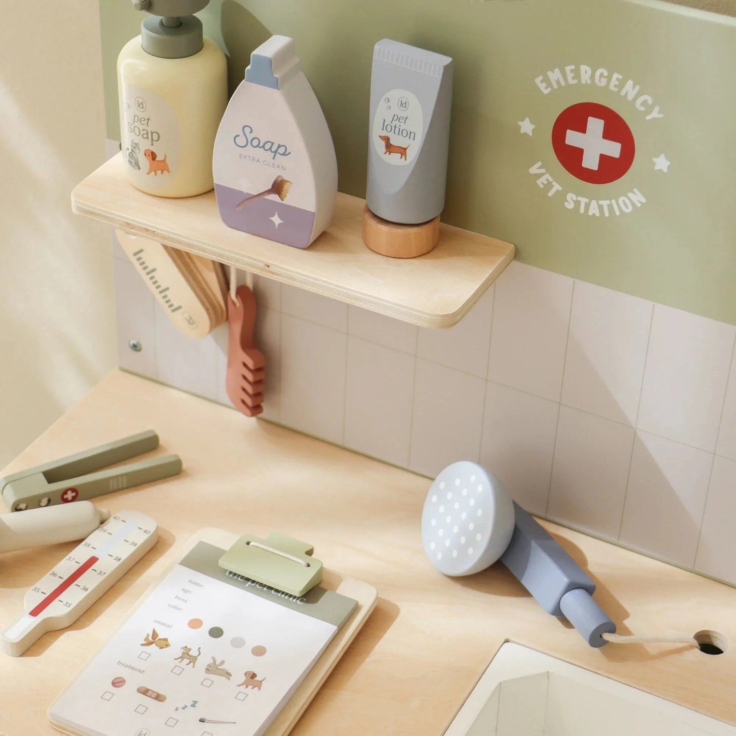 LITTLE DUTCH. Ξύλινο κτηνιατρείο FSC