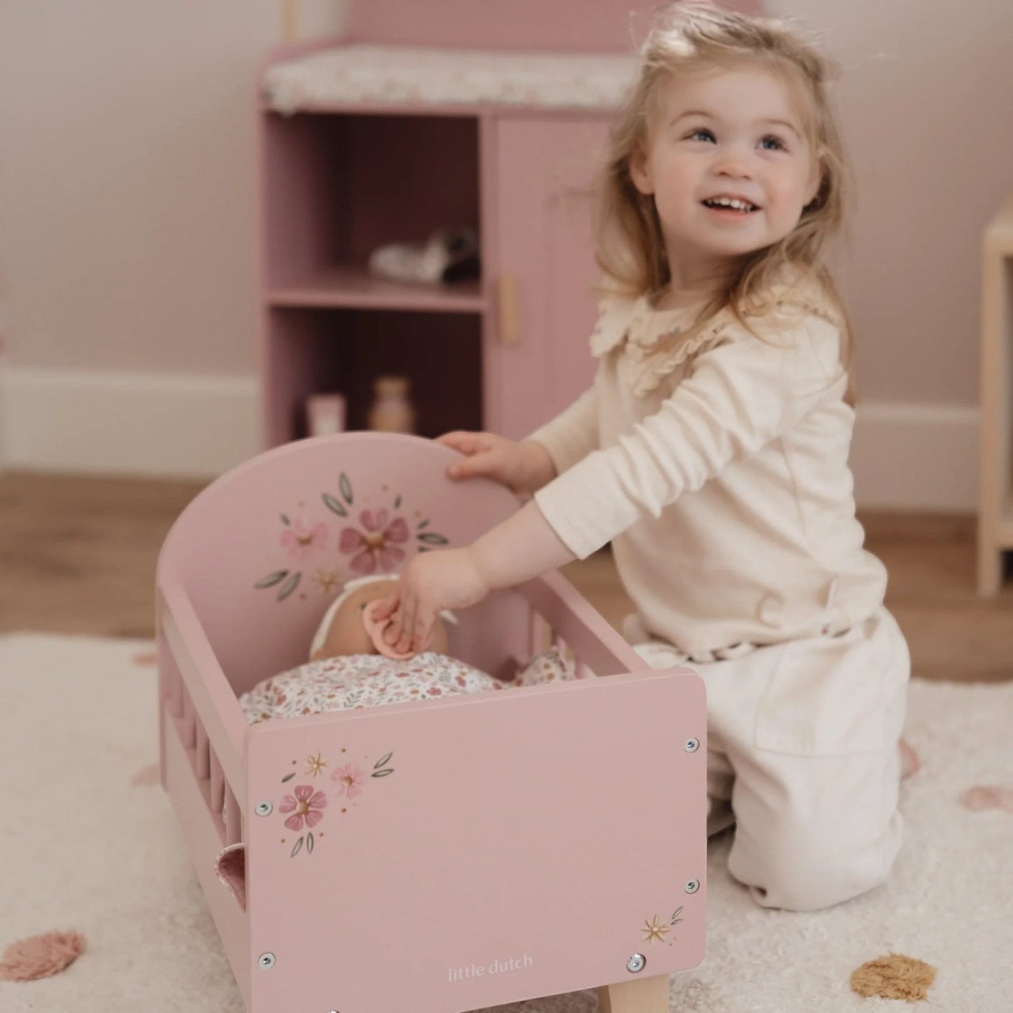 LITTLE DUTCH. Ξύλινο κρεβατάκι για κούκλες FSC