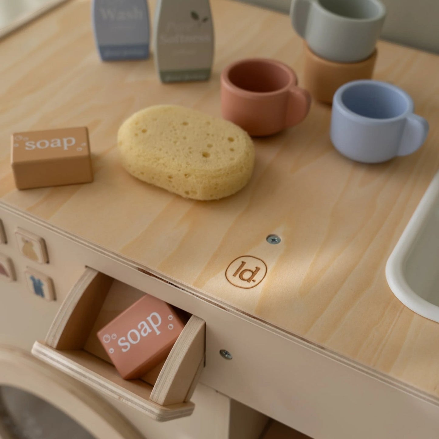 LITTLE DUTCH. Ξύλινο πλυντήριο ρούχων FSC Limited Edition