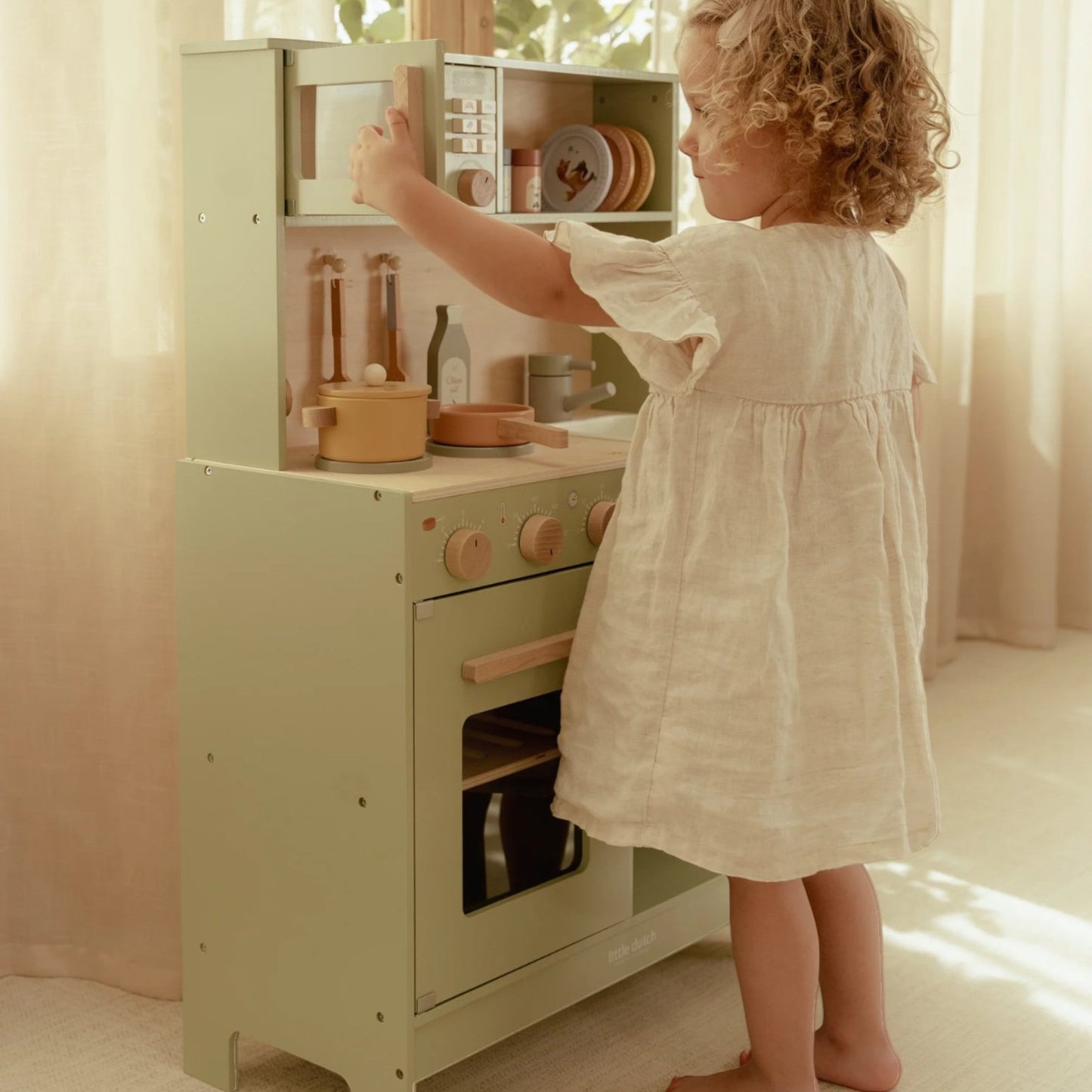 LITTLE DUTCH. Ξύλινη κουζίνα με αξεσουάρ παιχνιδιού Μέντα FSC