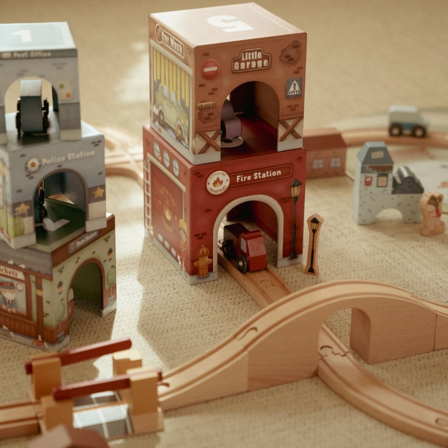 LITTLE DUTCH. Πυραμίδα ταξινόμησης με αυτοκινητάκια FSC