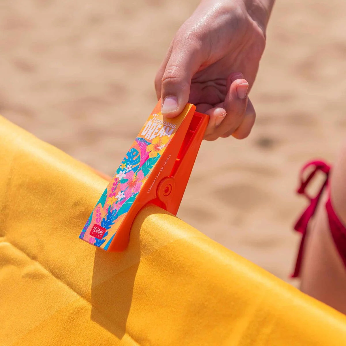 Legami. Set of 2 Beach Towel Clips - Tropicana Dream - Beach Towel Clips