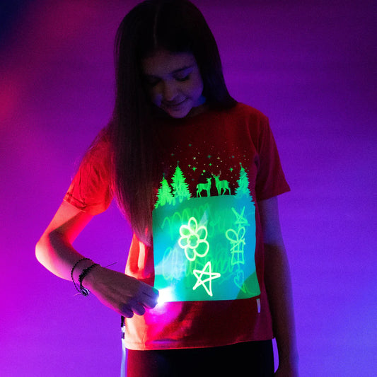 Illuminated Apparel.Παιδική Μπλούζα Interactive Glow Love Heart Reindeers