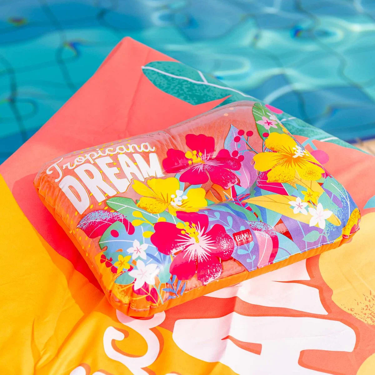 Legami. Tropicana Dream Inflatable Pillow