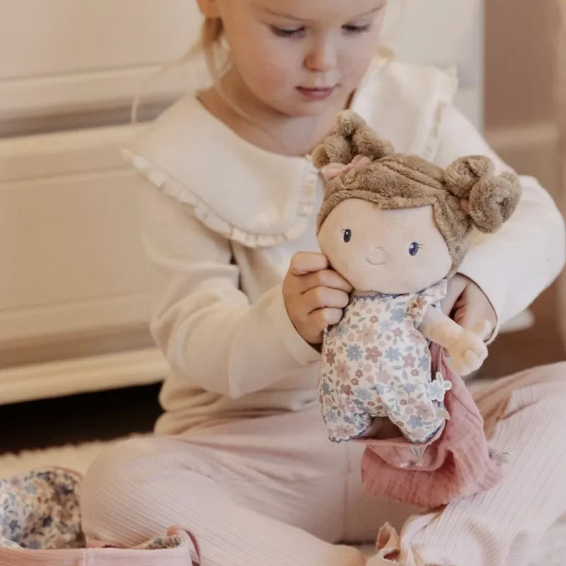 LITTLE DUTCH. Υφασμάτινο Μωρό σε Καλαθούνα 30εκ. Rosa