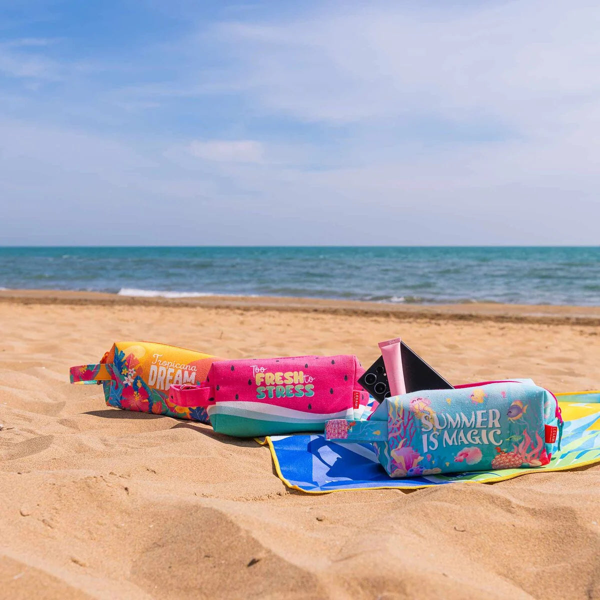 Legami. Summer is Magic Thermal Beach Pouch