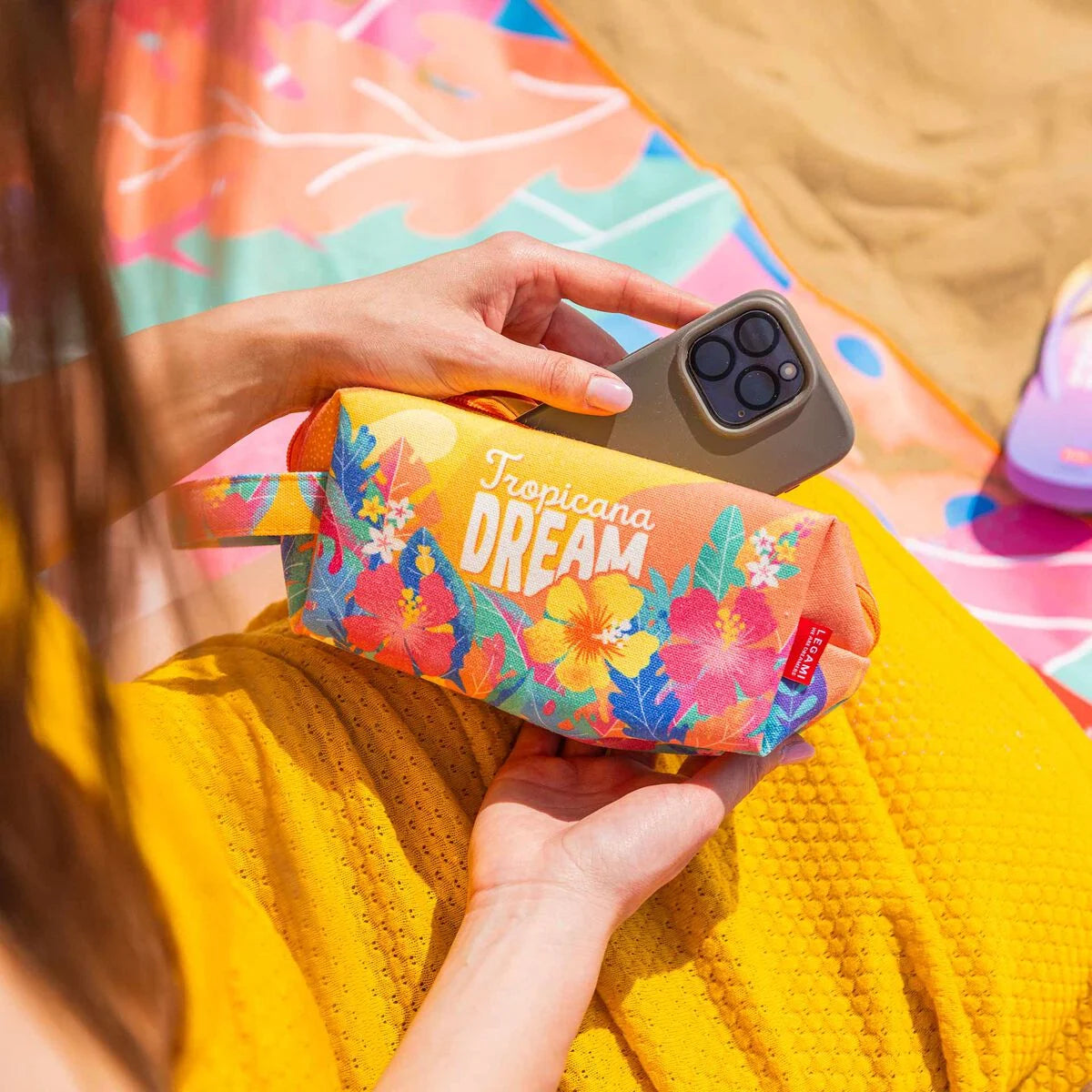 Legami. Tropicana Dream Thermal Beach Pouch
