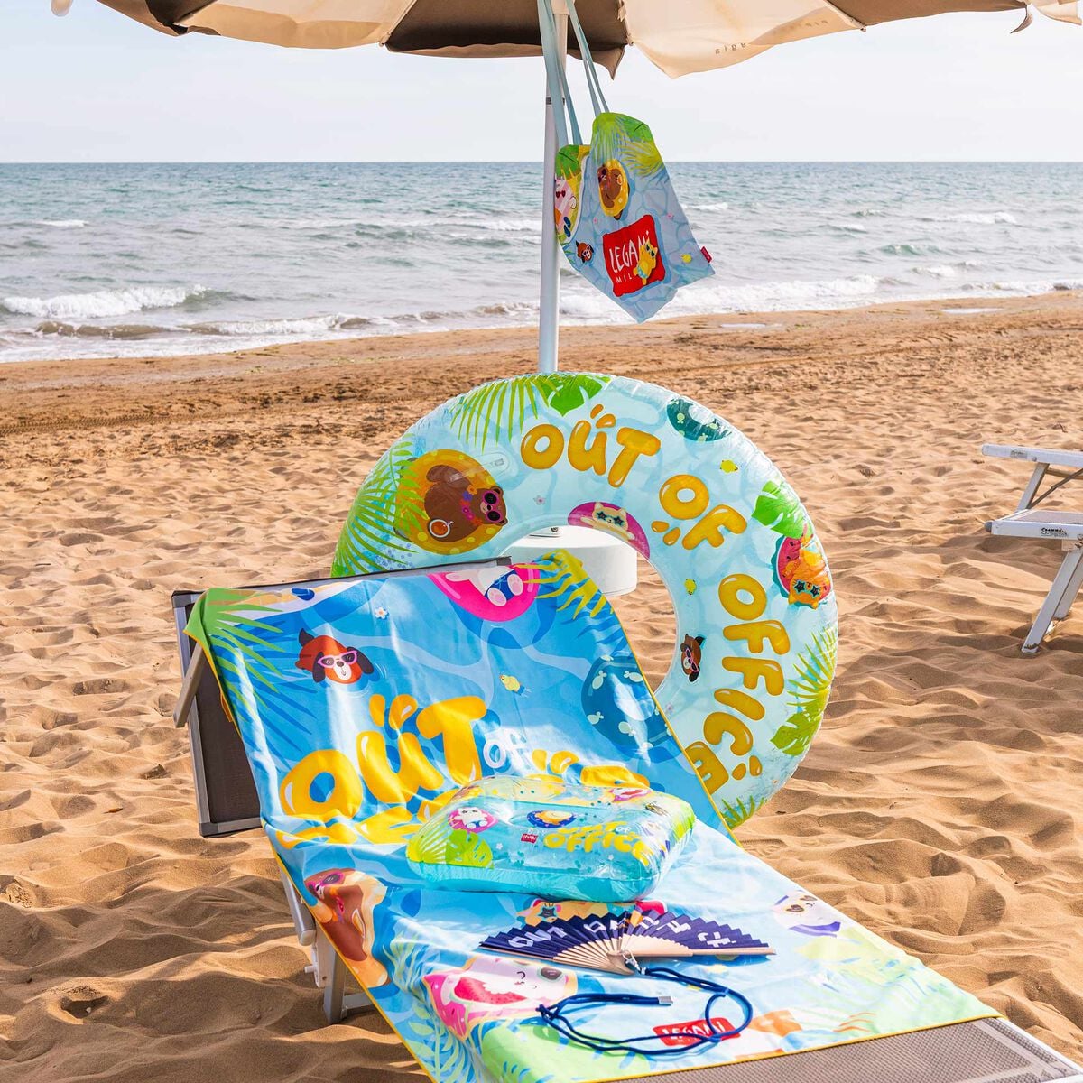 Legami. Out of Office Maxi Inflatable Pool Ring - Maxi Pool Ring